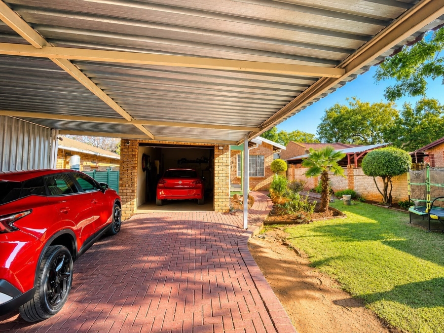 3 Bedroom Property for Sale in Geelhoutpark North West